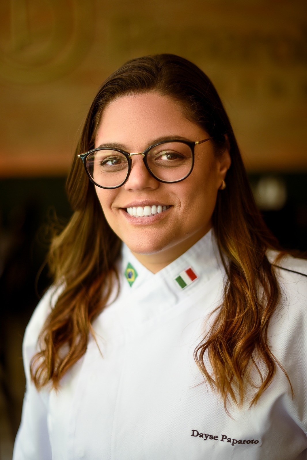 Chef Dayse Paparoto, sorrindo no Paparoto Cucina